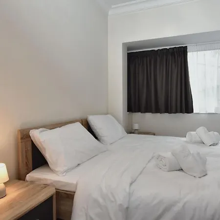 2 Bedroom & Spacious With Sea Views