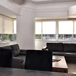 Apartament 2 Bedroom & Spacious With Sea Views