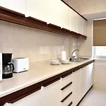 Apartment 2 Bedroom & Spacious With Sea Views