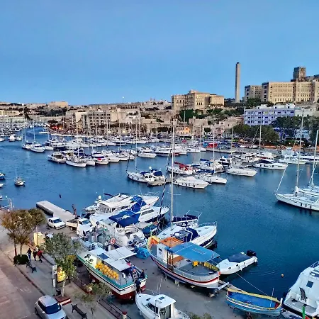 2 Bedroom & Spacious With Sea Views Apartman *