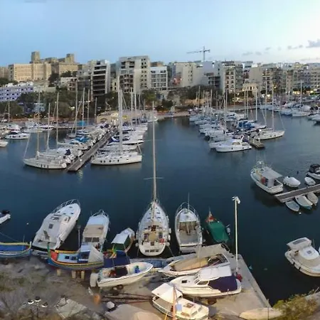 2 Bedroom & Spacious With Sea Views * Msida