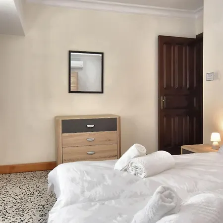 Апартаменты 2 Bedroom & Spacious With Sea Views Мсида