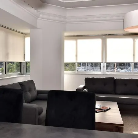 Апартаменты 2 Bedroom & Spacious With Sea Views