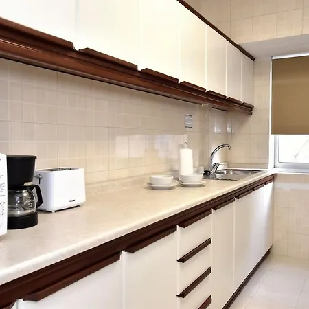 Apartament 2 Bedroom & Spacious With Sea Views