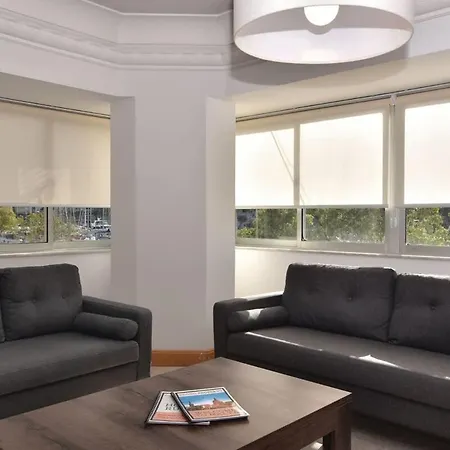 Апартаменты 2 Bedroom & Spacious With Sea Views