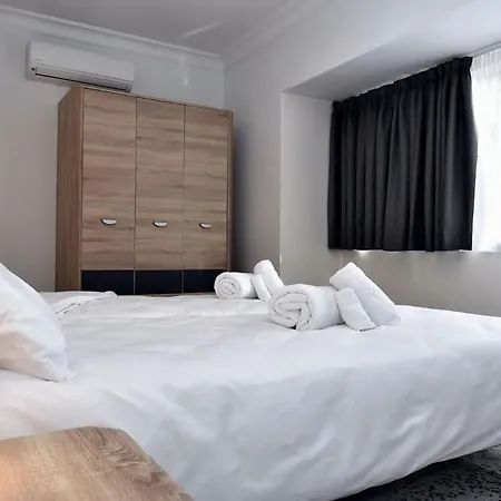 Апартаменты 2 Bedroom & Spacious With Sea Views Мсида