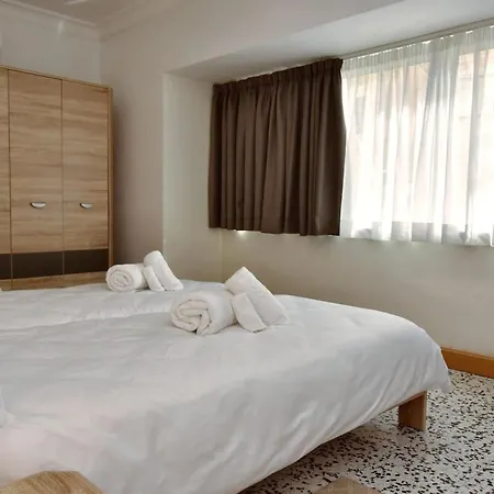 2 Bedroom & Spacious With Sea Views *