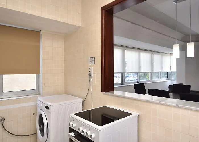 דירה 2 Bedroom & Spacious With Sea Views *