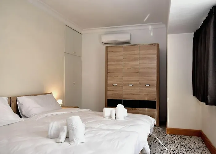 2 Bedroom & Spacious With Sea Views *