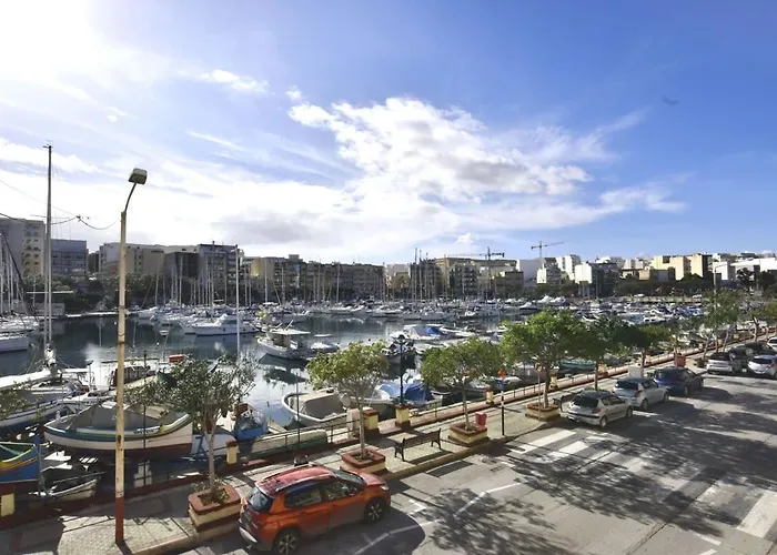 2 Bedroom & Spacious With Sea Views *