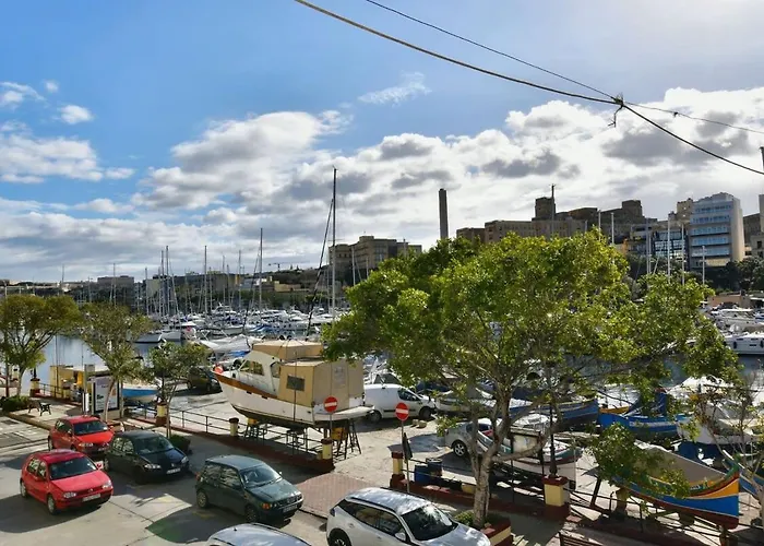 2 Bedroom & Spacious With Sea Views מסידה